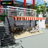 Zweist&ouml;ckiges Caf&eacute; mit erweiterbarem Containerhaus im Balkondesign
